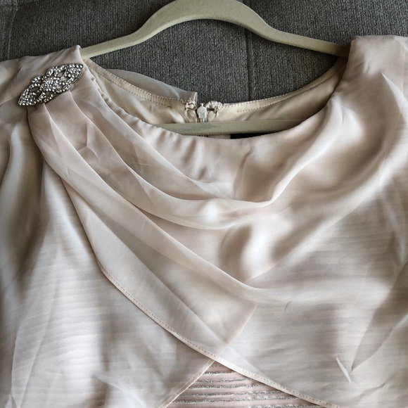 Scarlet sleeveless dress with attached shawl, champagne color with silver, sz 16 - Picture 4 of 11